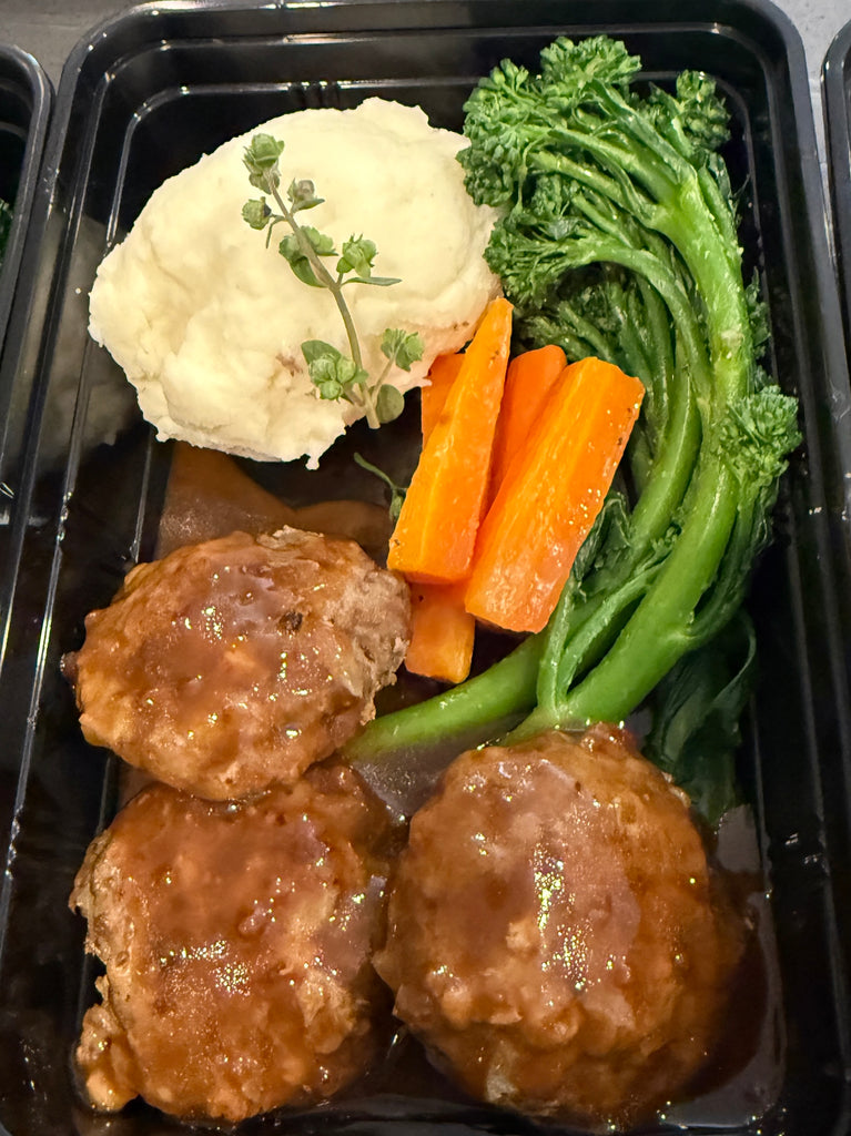 Old-Style Beef Rissoles with Honey Carrots, Broccoli, Creamy Mash & Gravy