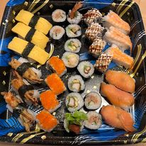 Yorkes Sushi  Started platter 32pc